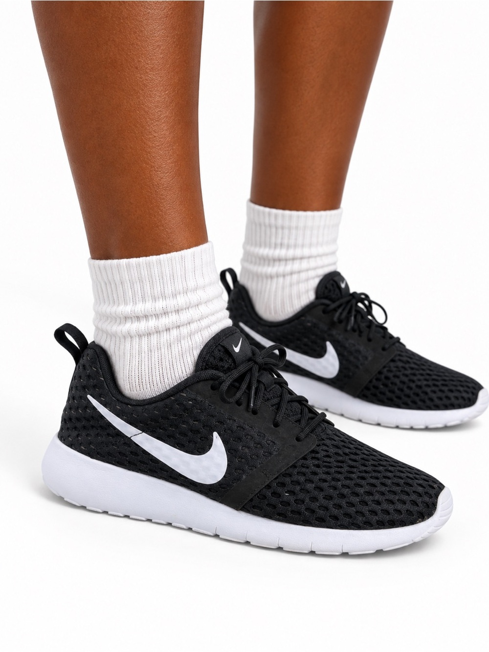 NIKE Women's Black Mesh Sneakers with White Swoosh EU38.5